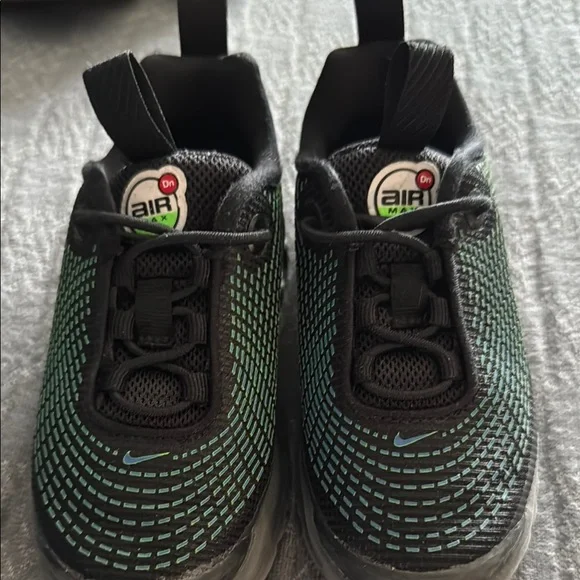 Nike | Shoes | Nike Black And Green Sneakers With Modern  display picture 1